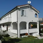 Apartmán In Mit Eigenem Balkon Und Meerblick By Interhome Baška