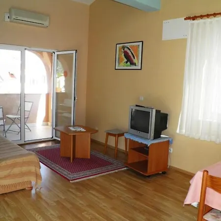Apartmán In Mit Eigenem Balkon Und Meerblick By Interhome Baška