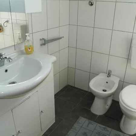 In Mit Eigenem Balkon Und Meerblick By Interhome Apartamento Baška